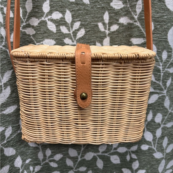 Universal Thread Handbags - Universal Thread Tan Wicker Crossbody Handbag With Faux Leather Strap